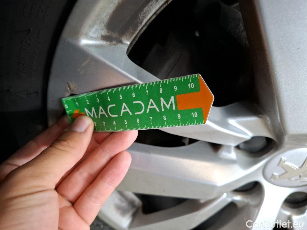 Peugeot  3008  II Active Pack 1.5 HDi 130CV BVA8 E6d #16