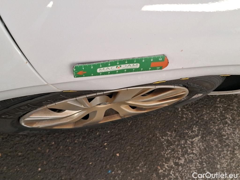 Peugeot  208  Active 1.6 HDi 75CV BVM5 E6 #2