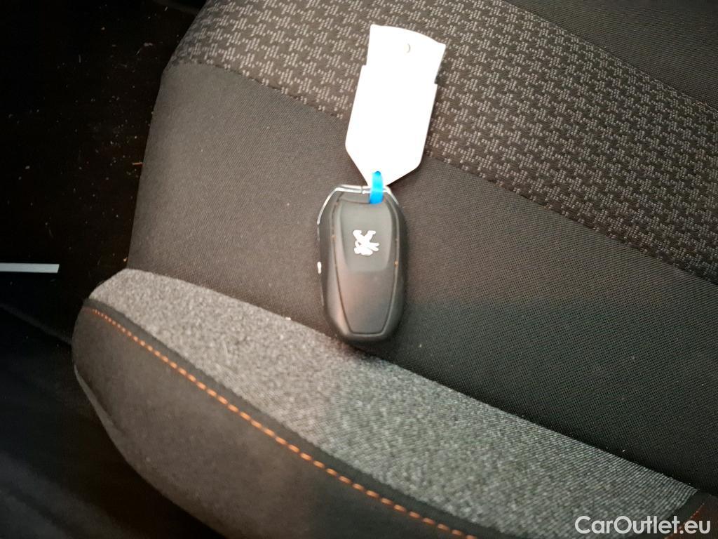 Peugeot  3008  II Active Pack 1.5 HDi 130CV BVA8 E6d #12