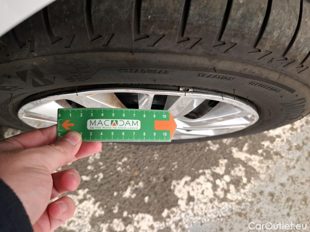  Peugeot  208  Premium 1.5 HDi 100CV BVM6 E6d #43