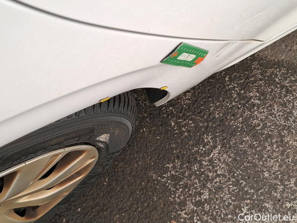 Peugeot  208  Active 1.6 HDi 75CV BVM5 E6 #4