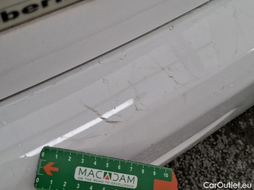 Peugeot  208  Active 1.6 HDi 75CV BVM5 E6 #9