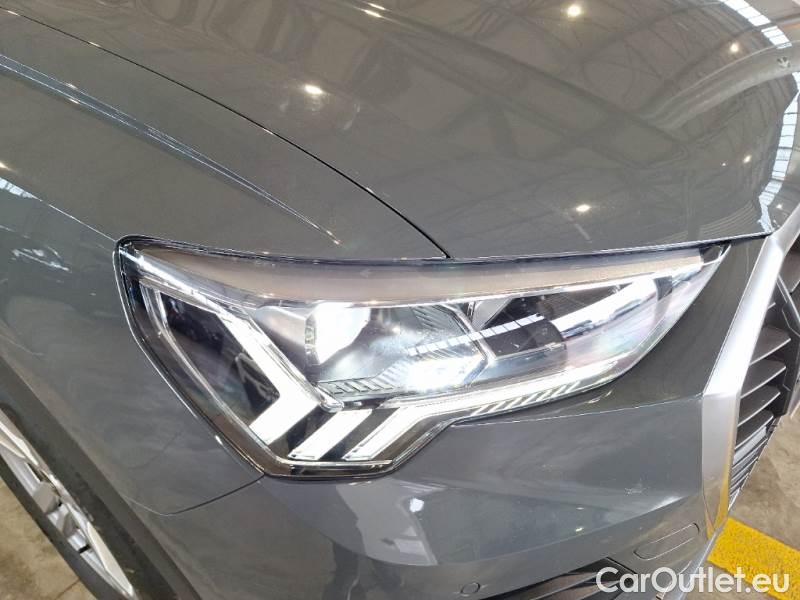 Audi  Q3 AUDI  / 2018 / 5P / SUV 45 TFSI E S TRONIC BUSINESS #35