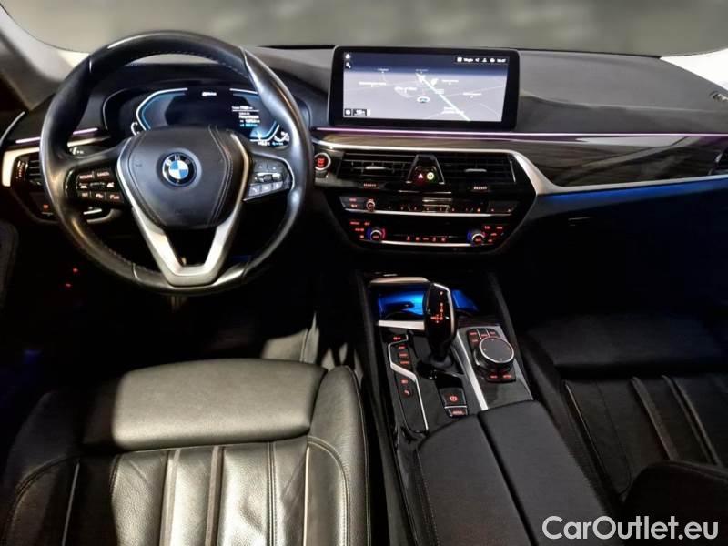 Bmw  Serie 5 BMW  / 2020 / 5P / STATION WAGON 530E XDRIVE LUXURY AUTO TOURING #3