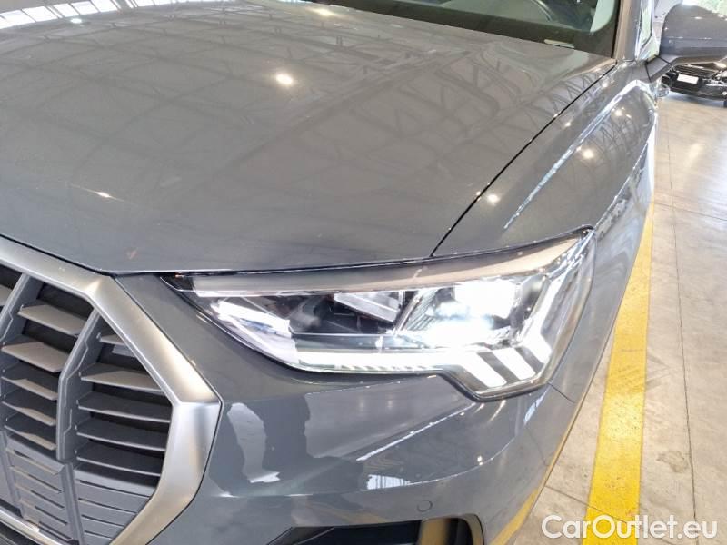 Audi  Q3 AUDI  / 2018 / 5P / SUV 45 TFSI E S TRONIC BUSINESS #28