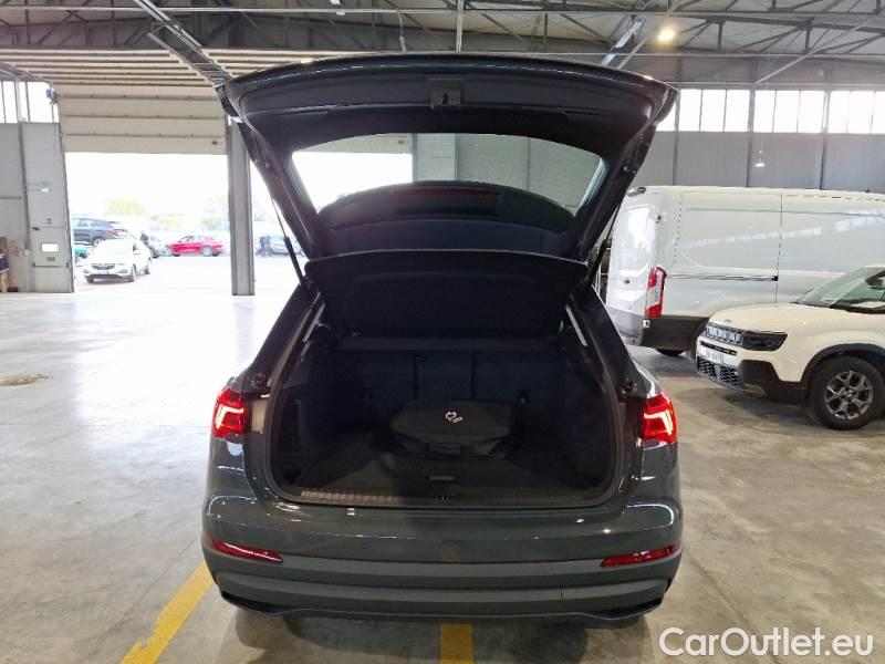 Audi  Q3 AUDI  / 2018 / 5P / SUV 45 TFSI E S TRONIC BUSINESS #5