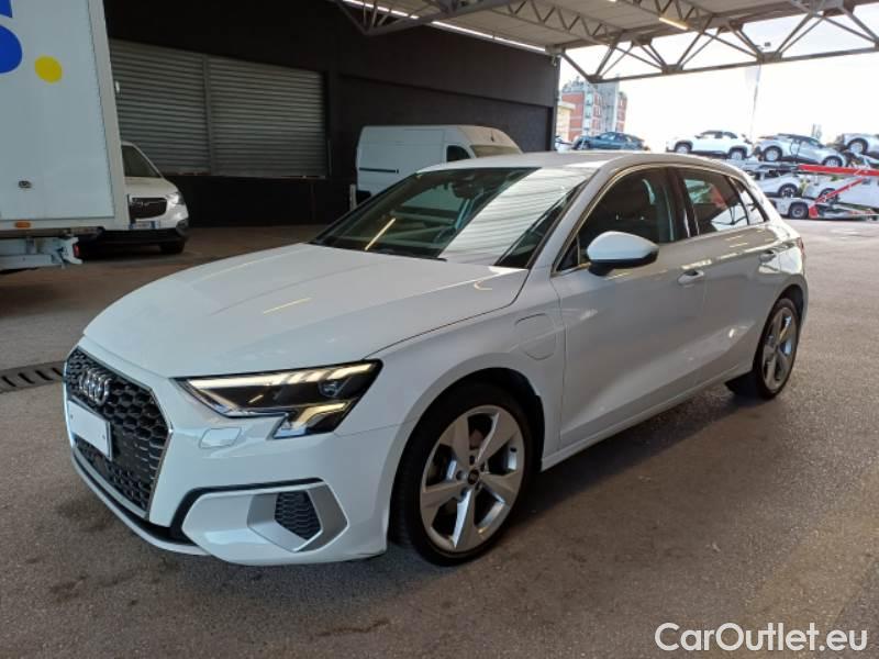 Audi  A3 AUDI  / 2020 / 5P / BERLINA 40 TFSI E S TRONIC BUSINESS ADV. S.BACK #1