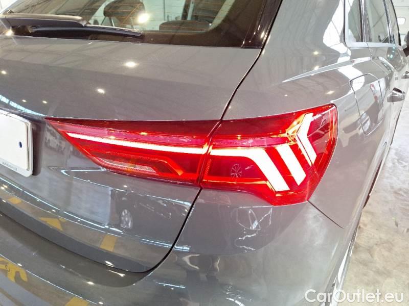 Audi  Q3 AUDI  / 2018 / 5P / SUV 45 TFSI E S TRONIC BUSINESS #49