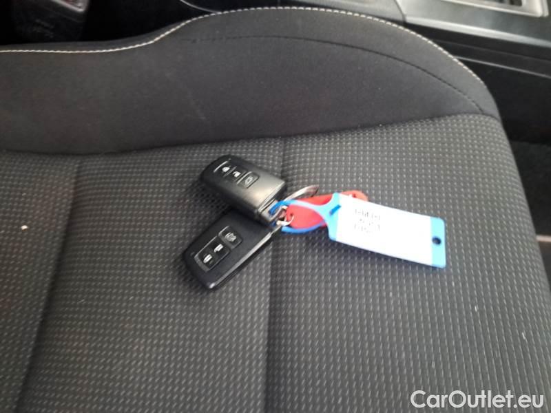 Toyota  RAV4 TOYOTA  / 2015 / 5P / CROSSOVER 2.5 HV 197CV E-CVT DYNAMIC+ 4WD #42