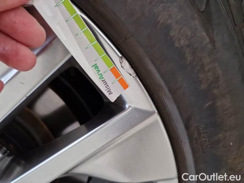 Toyota  RAV4 TOYOTA  / 2018 / 5P / CROSSOVER 2.5 HV 222V E-CVT LOUNGE 4WD #96