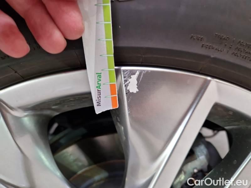 Toyota  RAV4 TOYOTA  / 2018 / 5P / CROSSOVER 2.5 HV 222V E-CVT LOUNGE 4WD #99