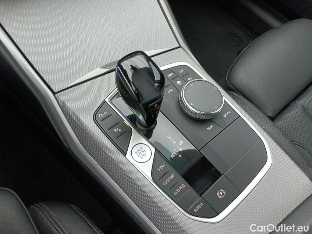 Bmw  Serie 3 BMW 3 Reeks Touring 318dA (100 kW) 5d #32