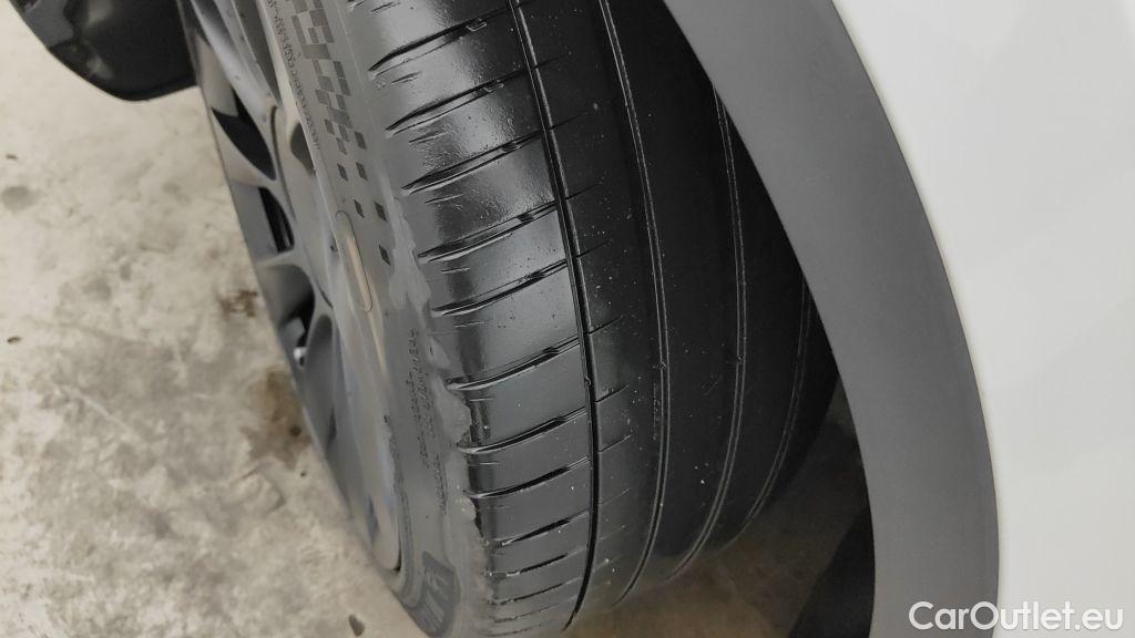 Tesla  Model Y TESLA  72.5 kWh Dual Motor Long Range (324 kW) 5d #14