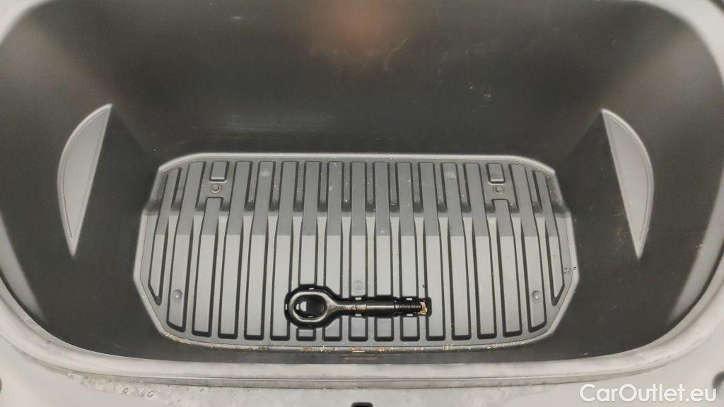 Tesla  Model Y TESLA  72.5 kWh Dual Motor Long Range (324 kW) 5d #25