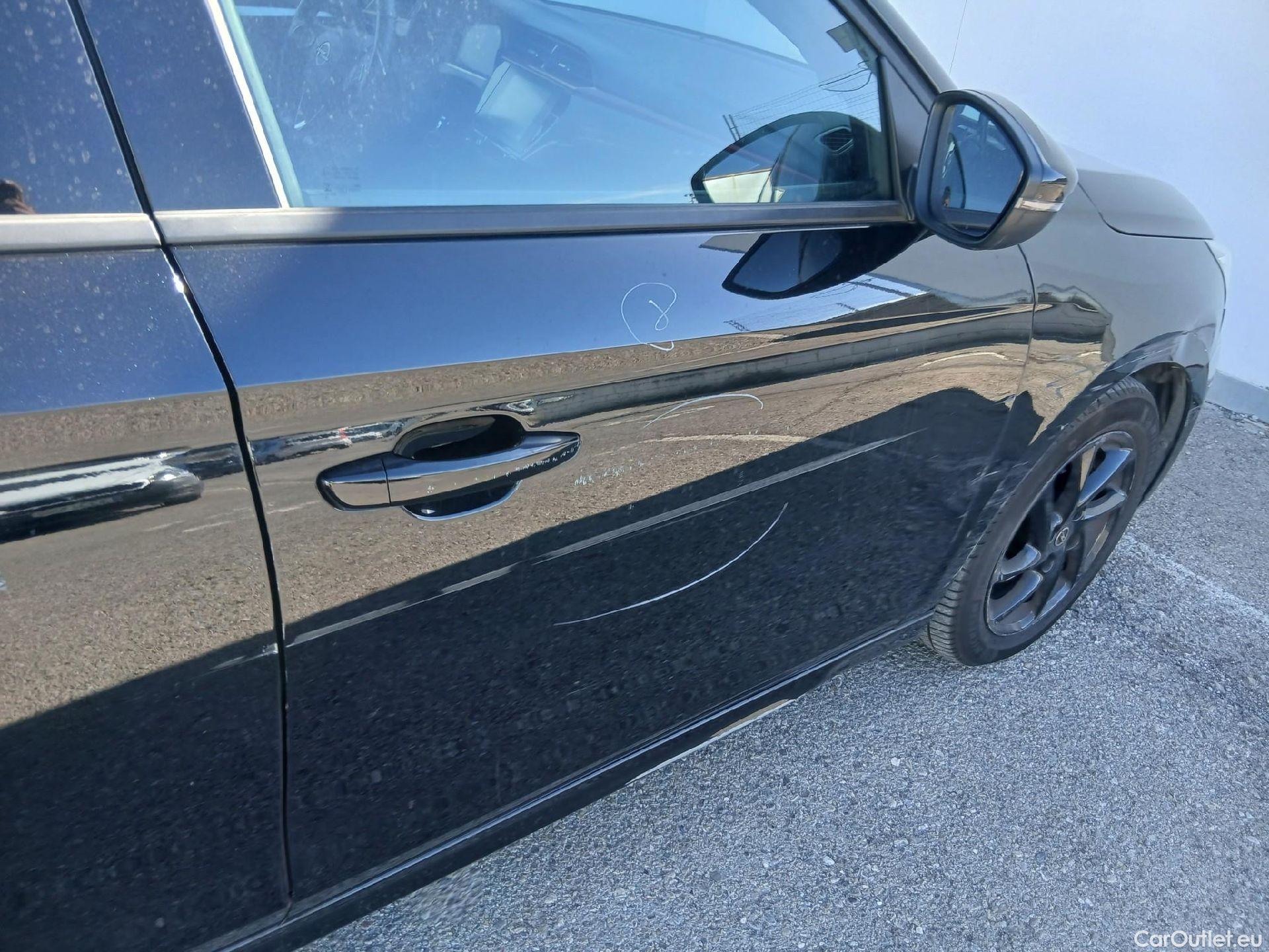 Opel  Corsa OPEL  / 2019 / 5P / berlina con portón 1.2T XHL 74kW (100CV) GS-Line #40