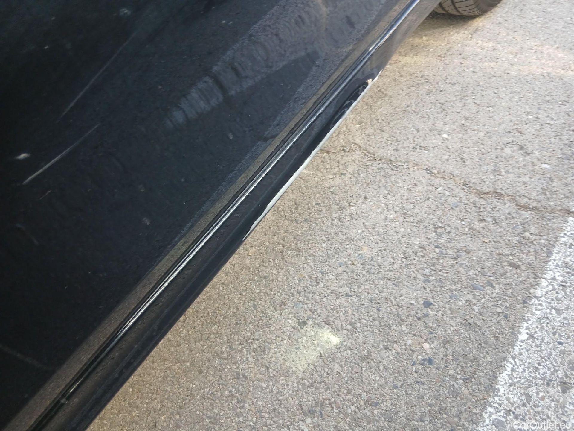 Opel  Corsa OPEL  / 2019 / 5P / berlina con portón 1.2T XHL 74kW (100CV) GS-Line #52