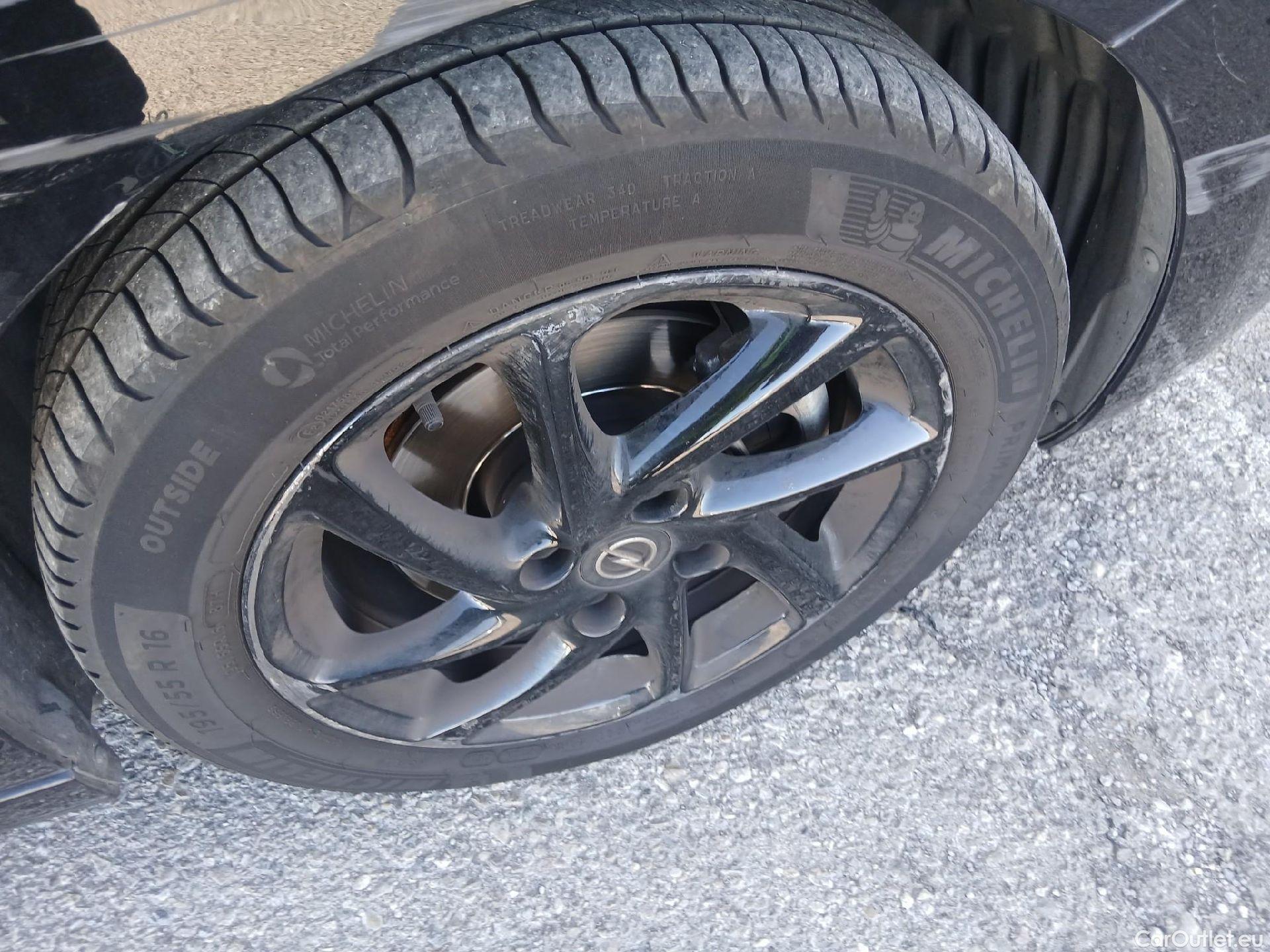 Opel  Corsa OPEL  / 2019 / 5P / berlina con portón 1.2T XHL 74kW (100CV) GS-Line #49