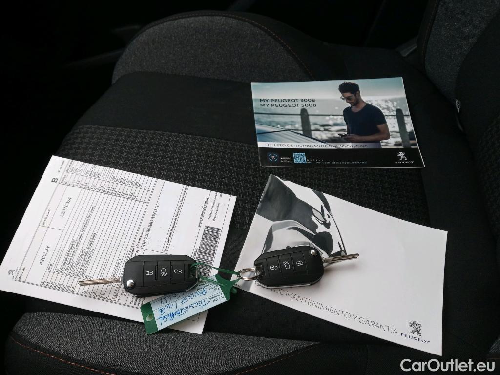 Peugeot  3008 PEUGEOT  / 2016 / 5P / todoterreno 1.5 BlueHDi 96kW (130CV) S&S Active EAT8 #9