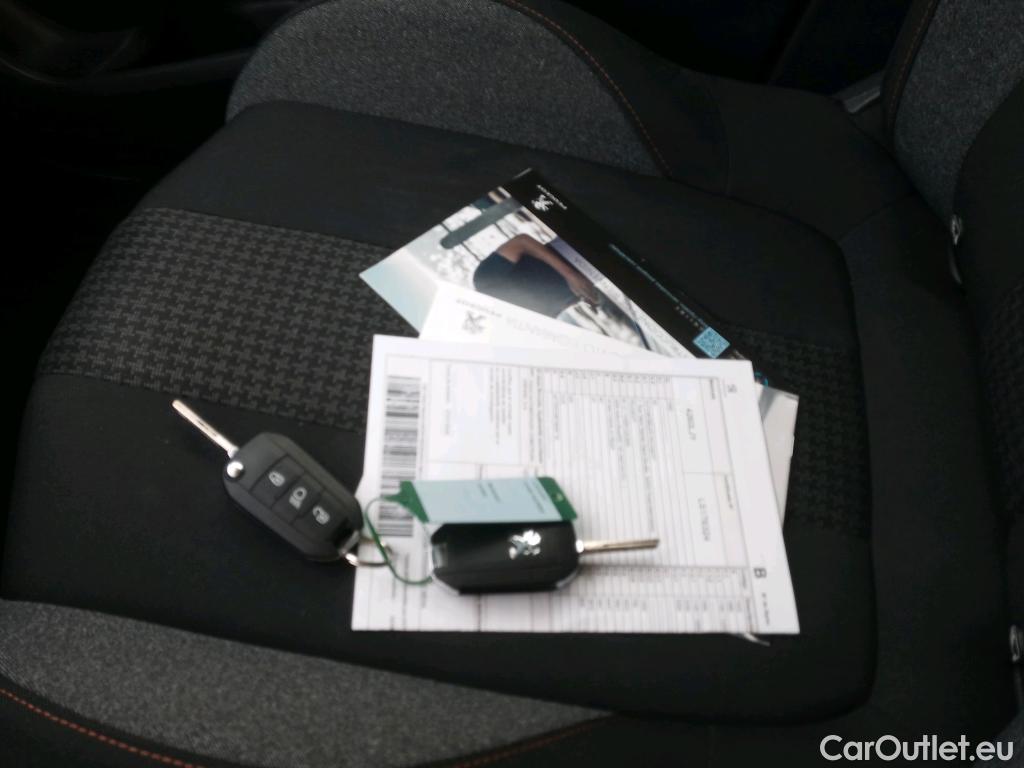 Peugeot  3008 PEUGEOT  / 2016 / 5P / todoterreno 1.5 BlueHDi 96kW (130CV) S&S Active EAT8 #21