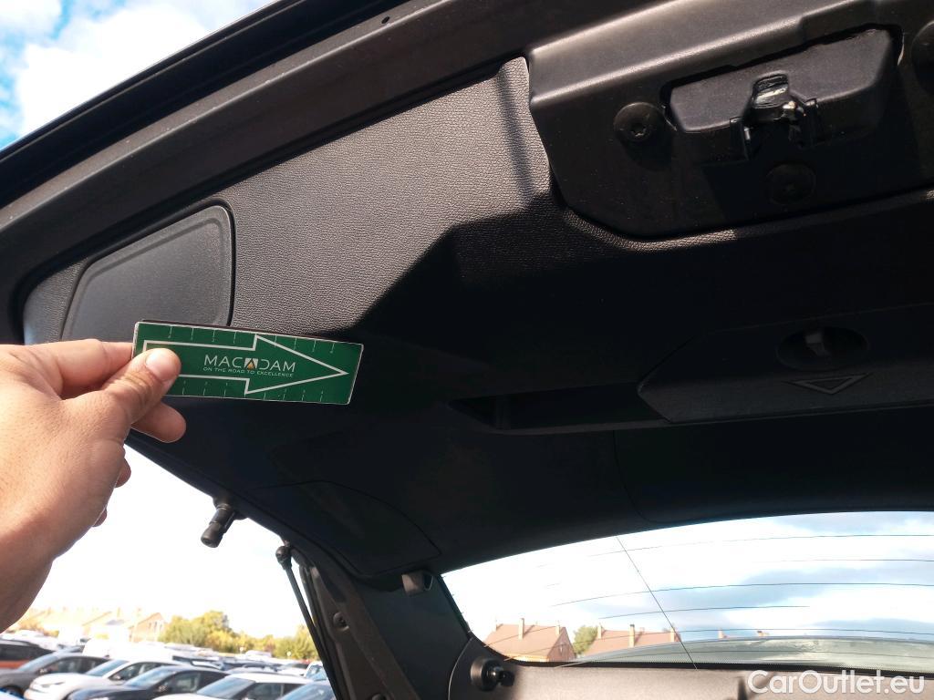 Peugeot  3008 PEUGEOT  / 2016 / 5P / todoterreno 1.5 BlueHDi 96kW (130CV) S&S Active EAT8 #32