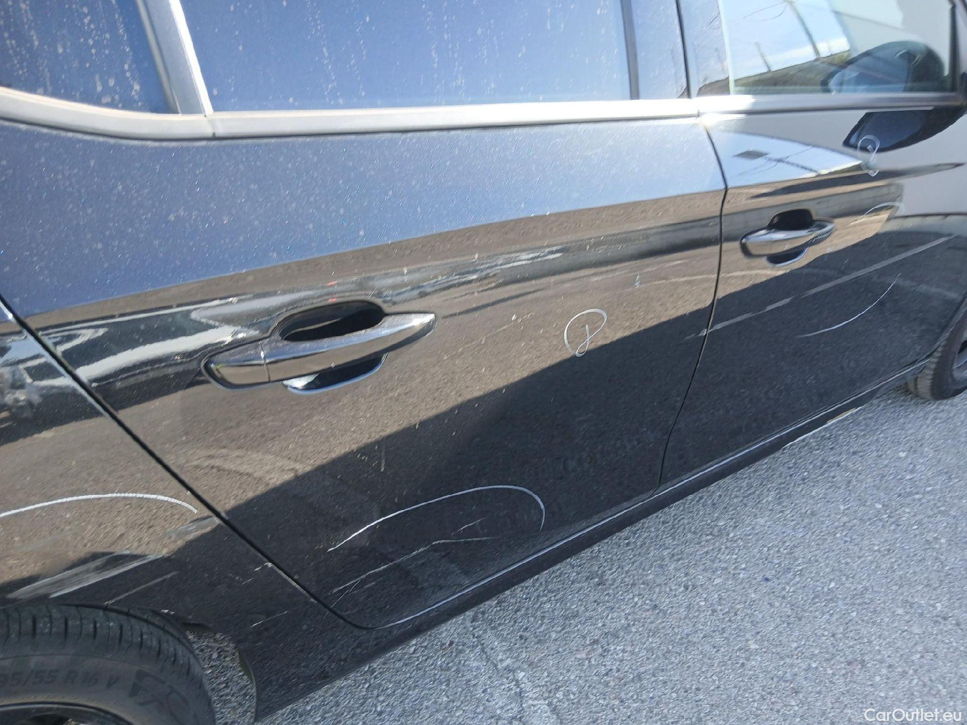 Opel  Corsa OPEL  / 2019 / 5P / berlina con portón 1.2T XHL 74kW (100CV) GS-Line #36