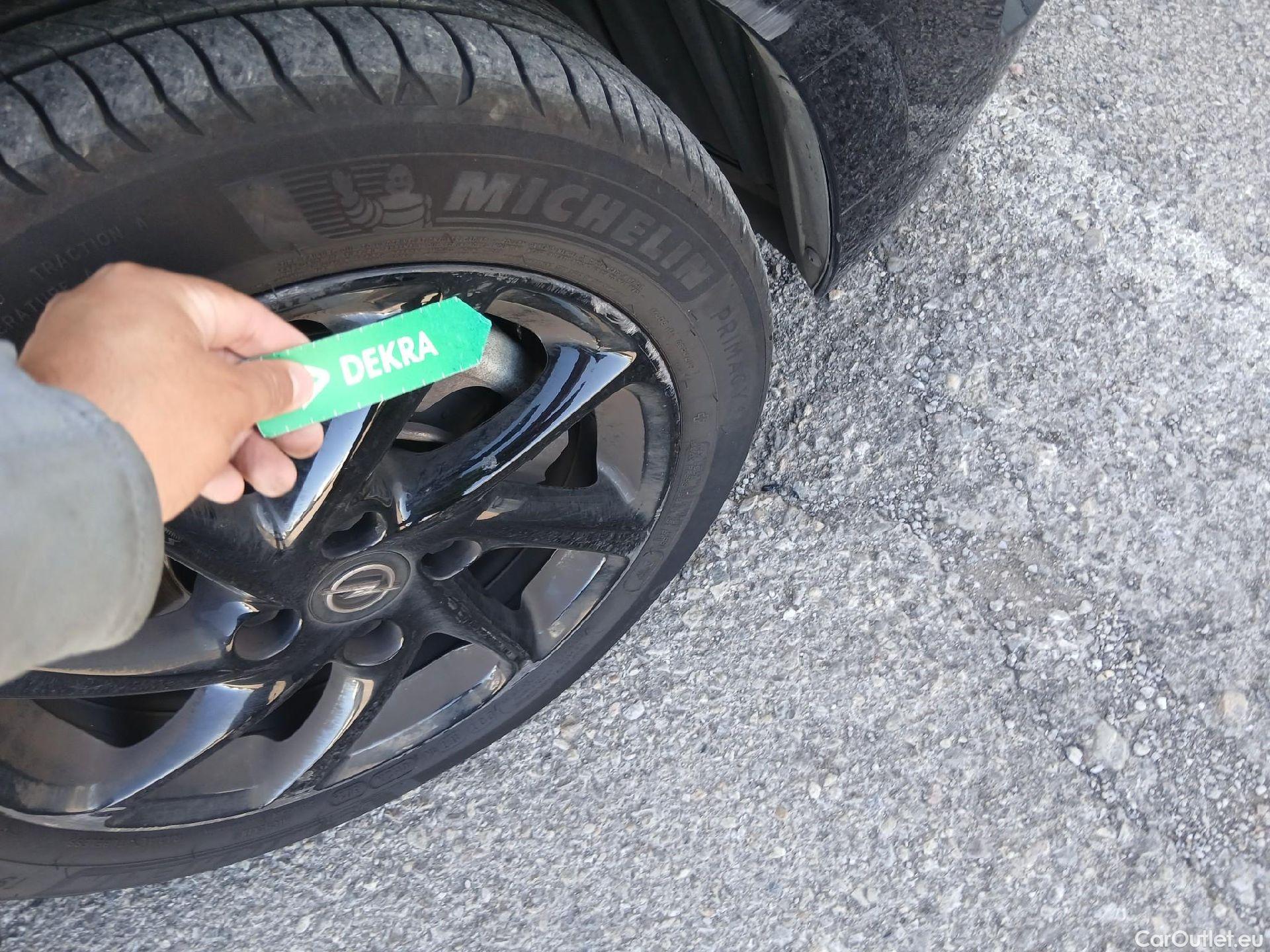 Opel  Corsa OPEL  / 2019 / 5P / berlina con portón 1.2T XHL 74kW (100CV) GS-Line #50