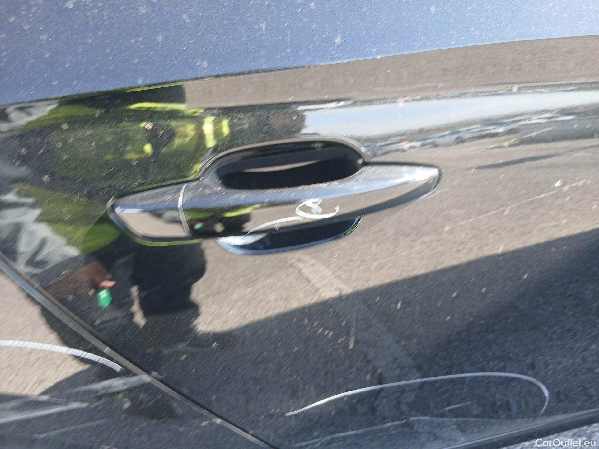 Opel  Corsa OPEL  / 2019 / 5P / berlina con portón 1.2T XHL 74kW (100CV) GS-Line #37