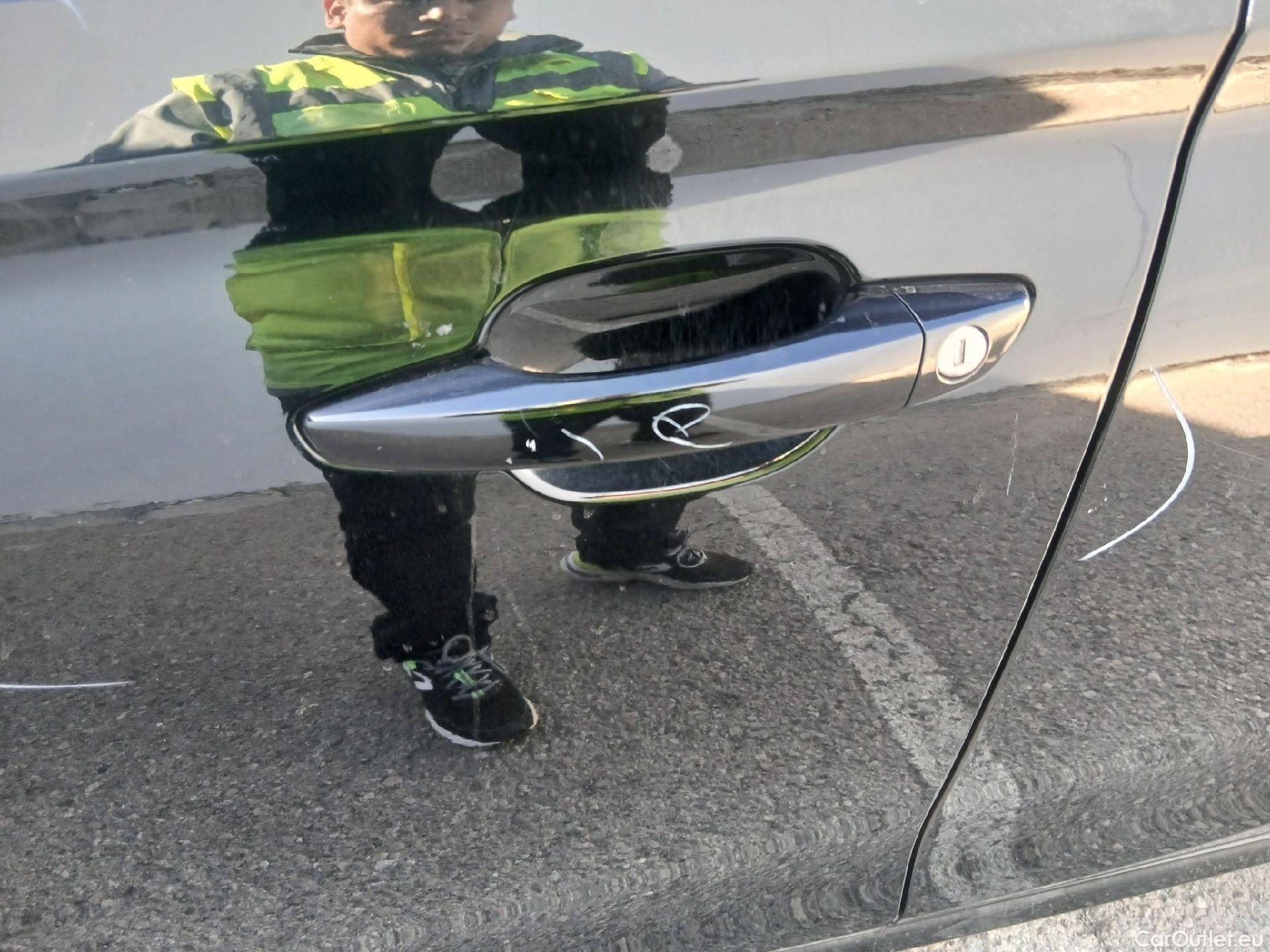 Opel  Corsa OPEL  / 2019 / 5P / berlina con portón 1.2T XHL 74kW (100CV) GS-Line #23