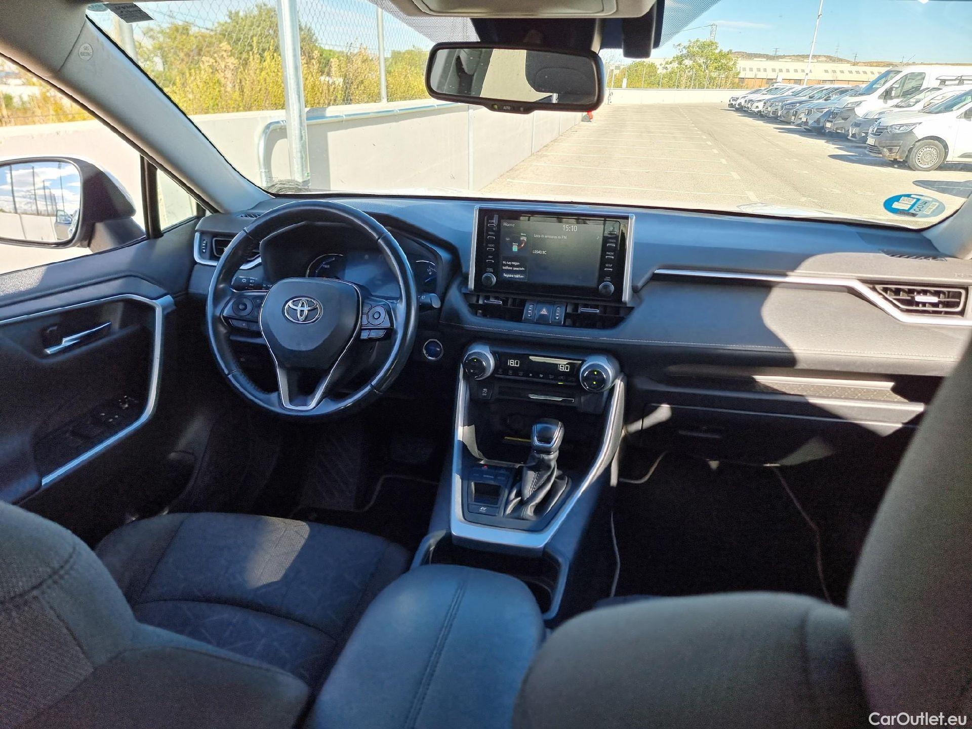 Toyota  RAV4 TOYOTA  / 2018 / 5P / todoterreno 2.5l 220H Advance #3