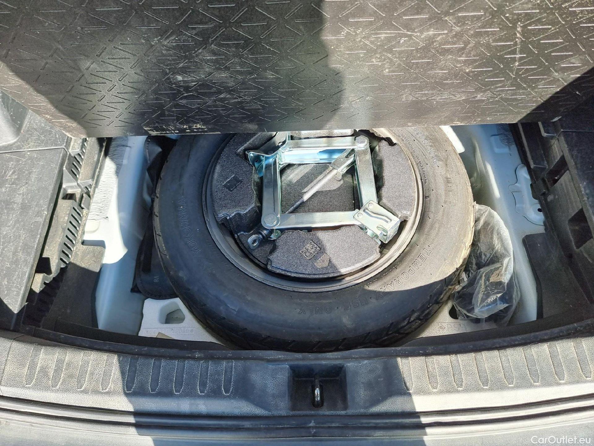 Toyota  RAV4 TOYOTA  / 2018 / 5P / todoterreno 2.5l 220H Advance #13