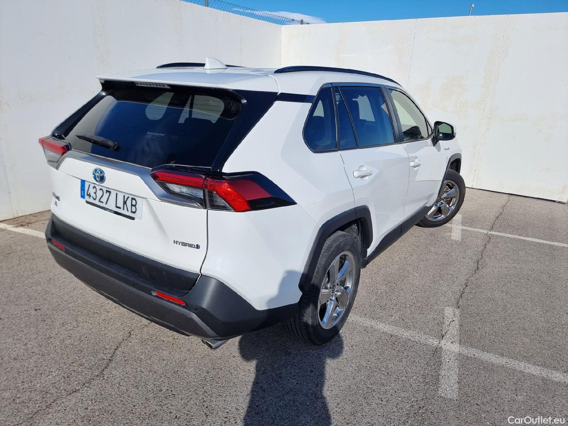 Toyota  RAV4 TOYOTA  / 2018 / 5P / todoterreno 2.5l 220H Advance #2