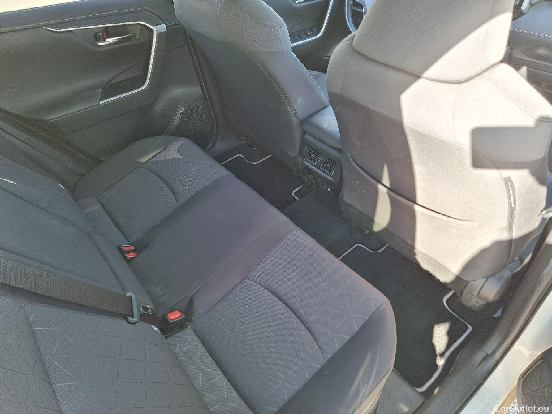 Toyota  RAV4 TOYOTA  / 2018 / 5P / todoterreno 2.5l 220H Advance #4