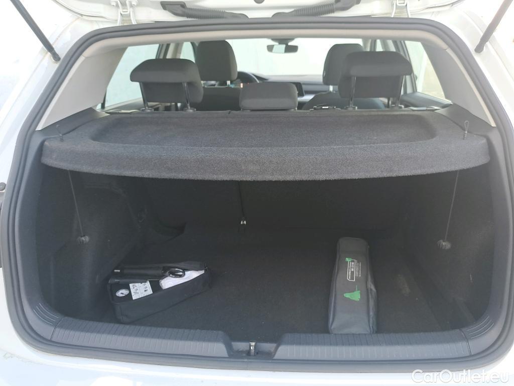 Volkswagen  Golf  VOLKSWAGEN / 2020 / 5P / berlina con portón 1.0 TSI 81kW (110CV) #8