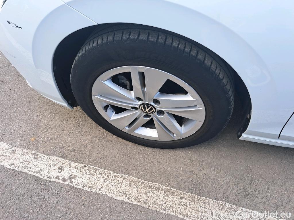 Volkswagen  Golf  VOLKSWAGEN / 2020 / 5P / berlina con portón 1.0 TSI 81kW (110CV) #30