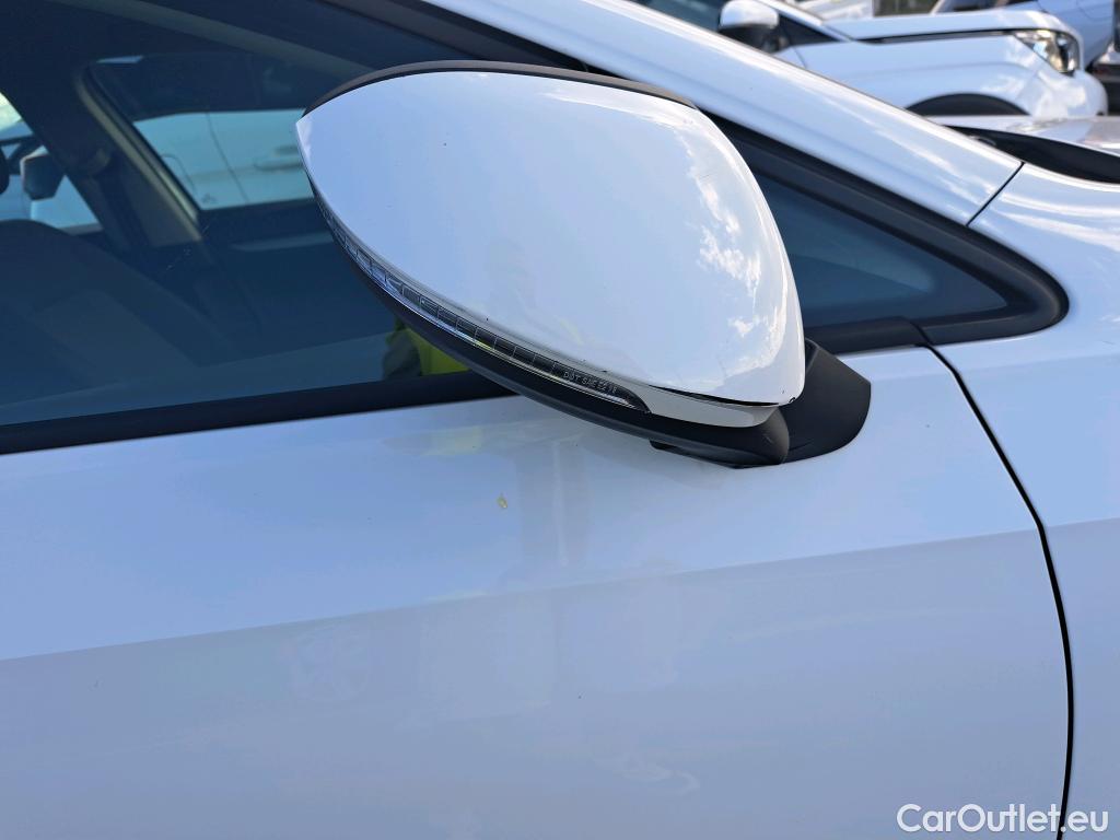 Volkswagen  Golf  VOLKSWAGEN / 2020 / 5P / berlina con portón 1.0 TSI 81kW (110CV) #34