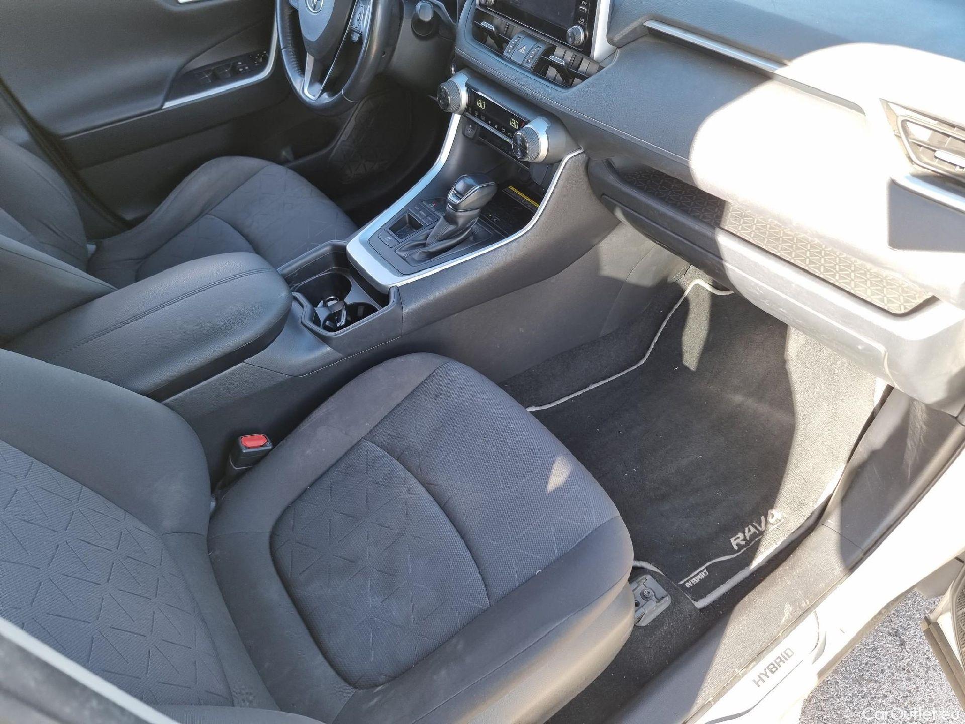 Toyota  RAV4 TOYOTA  / 2018 / 5P / todoterreno 2.5l 220H Advance #3