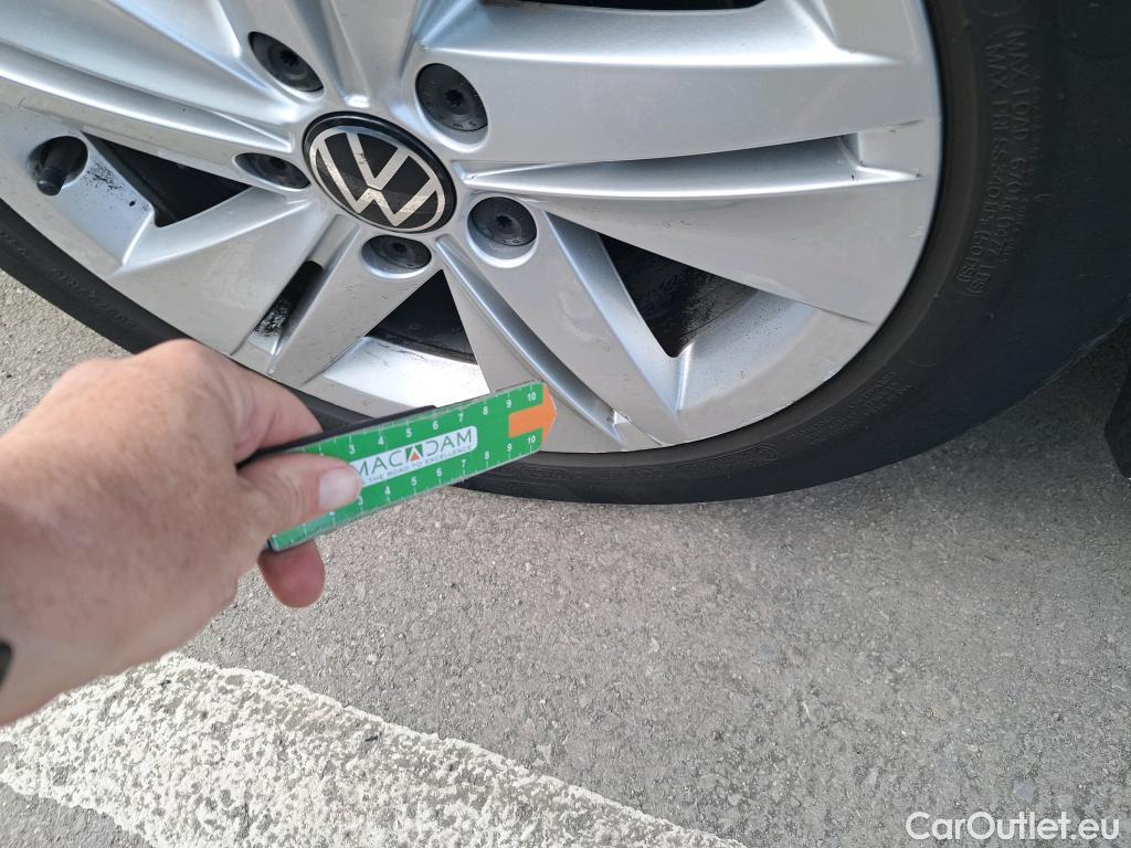 Volkswagen  Golf  VOLKSWAGEN / 2020 / 5P / berlina con portón 1.0 TSI 81kW (110CV) #31