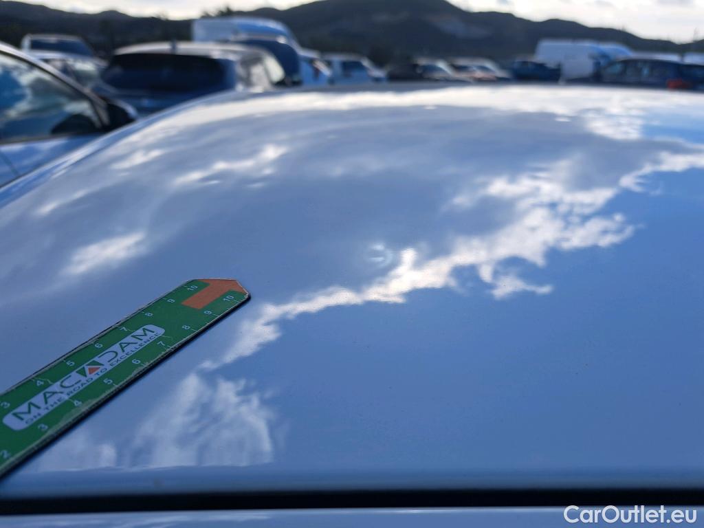 Volkswagen  Golf  VOLKSWAGEN / 2020 / 5P / berlina con portón 1.0 TSI 81kW (110CV) #3