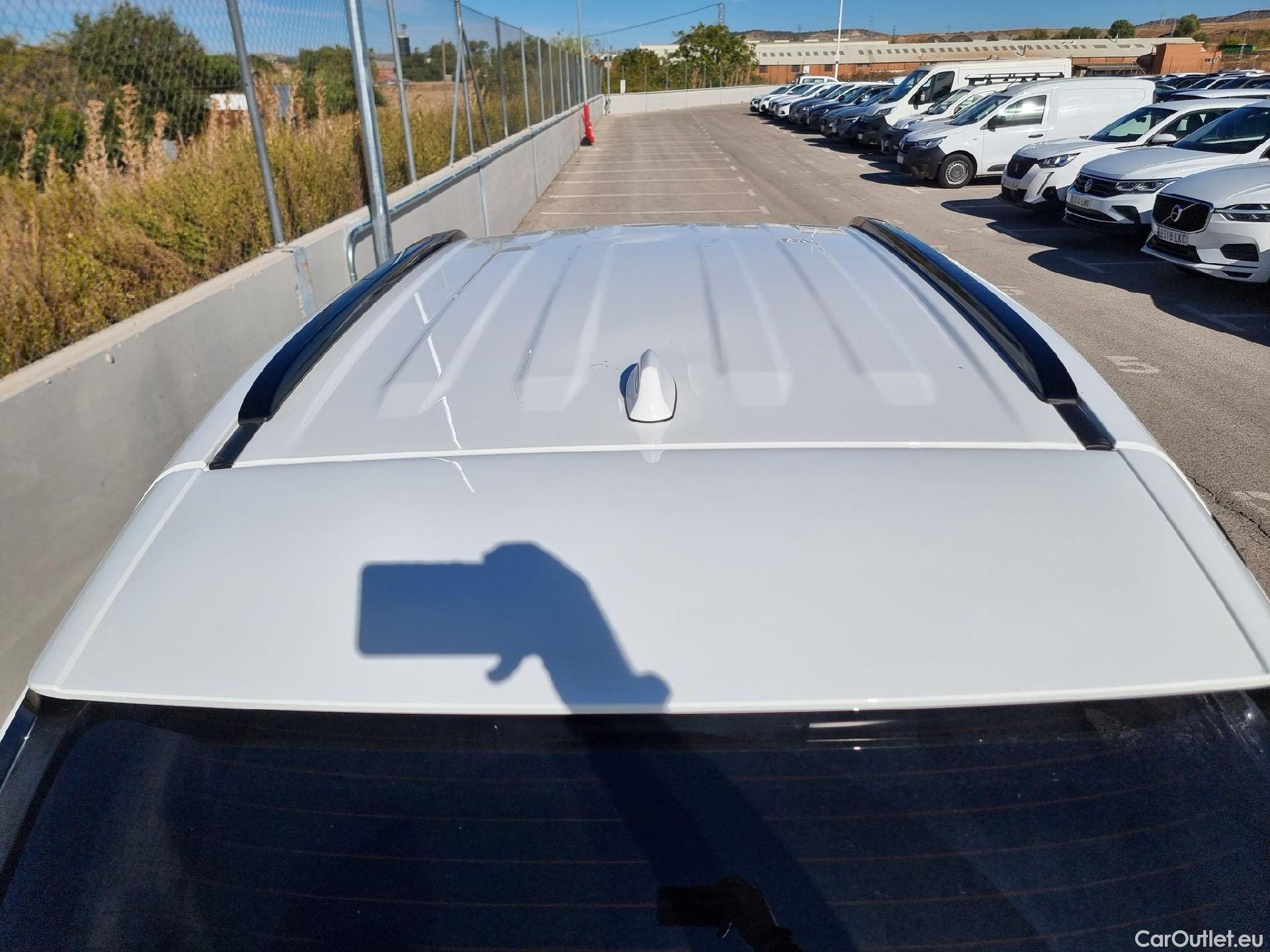 Toyota  RAV4 TOYOTA  / 2018 / 5P / todoterreno 2.5l 220H Advance #9