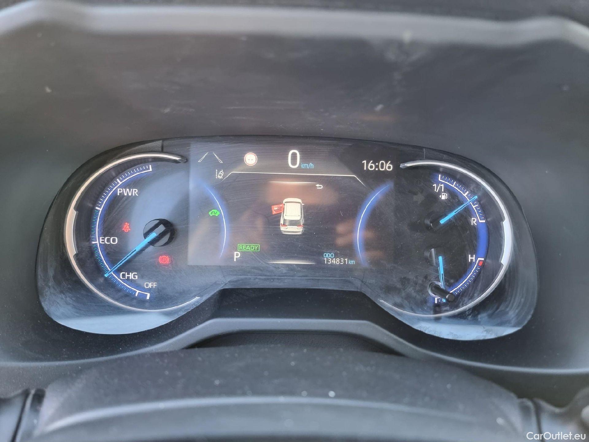 Toyota  RAV4 TOYOTA  / 2018 / 5P / todoterreno 2.5l 220H Advance #4