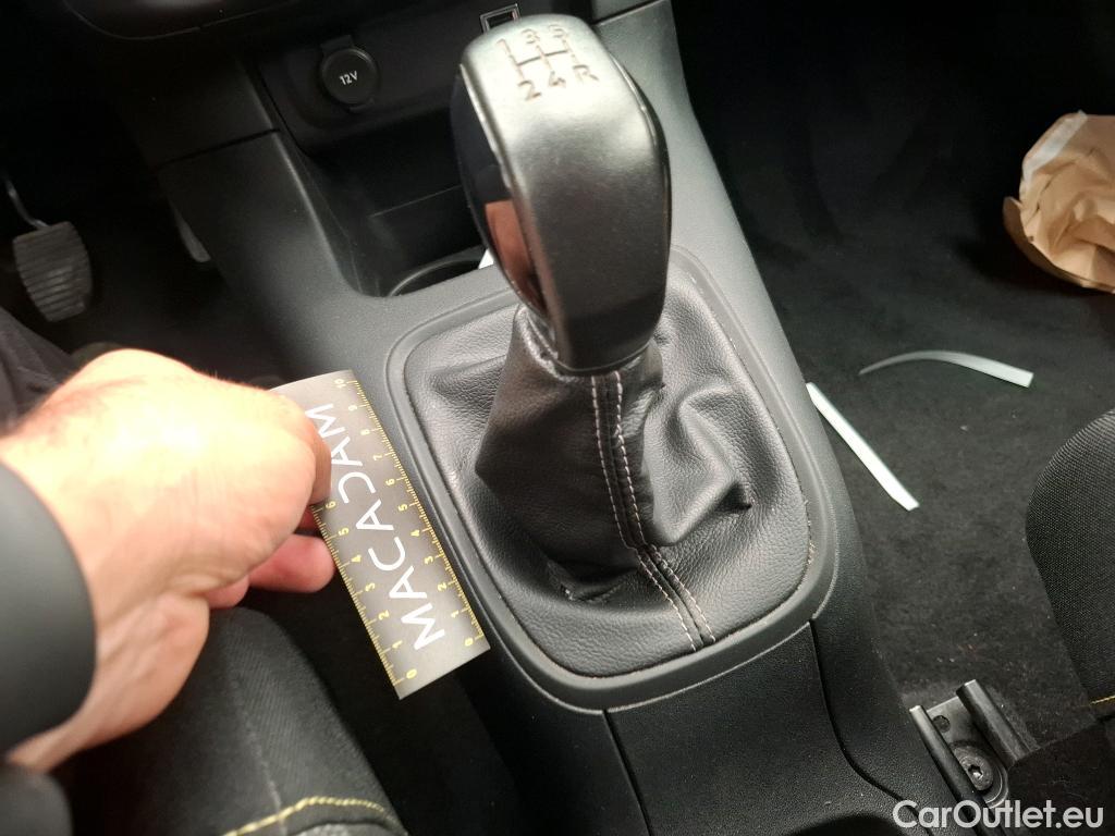  Citroen  C3  Société Feel Nav 1.2 PureTech 80CV BVM5 E6d #35