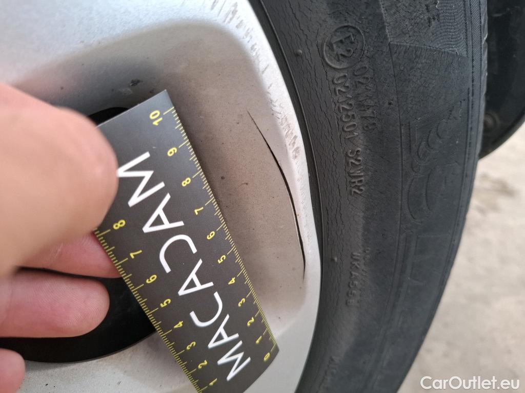  Citroen  C3  Société Feel Nav 1.2 PureTech 80CV BVM5 E6d #64