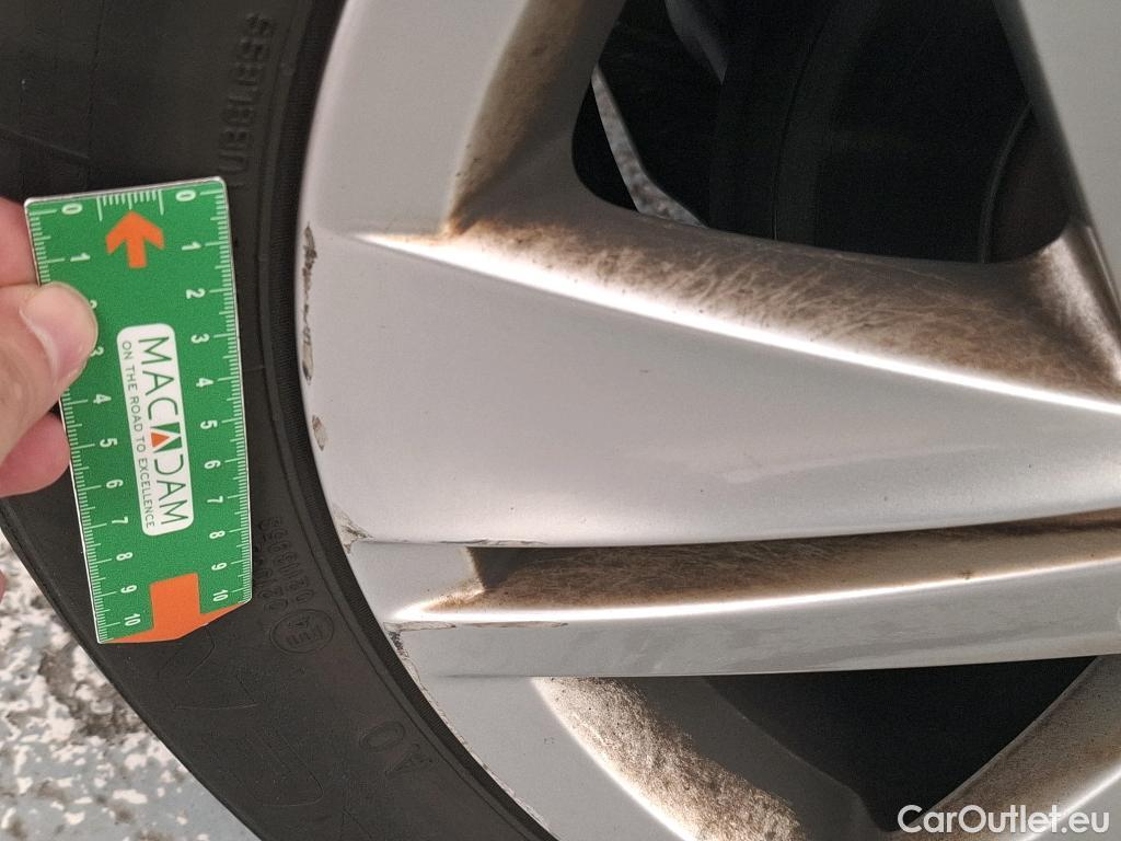 Volkswagen  Golf  VOLKSWAGEN / 2020 / 5P / Berline 2.0 TDI SCR 150 DSG7 Life #28