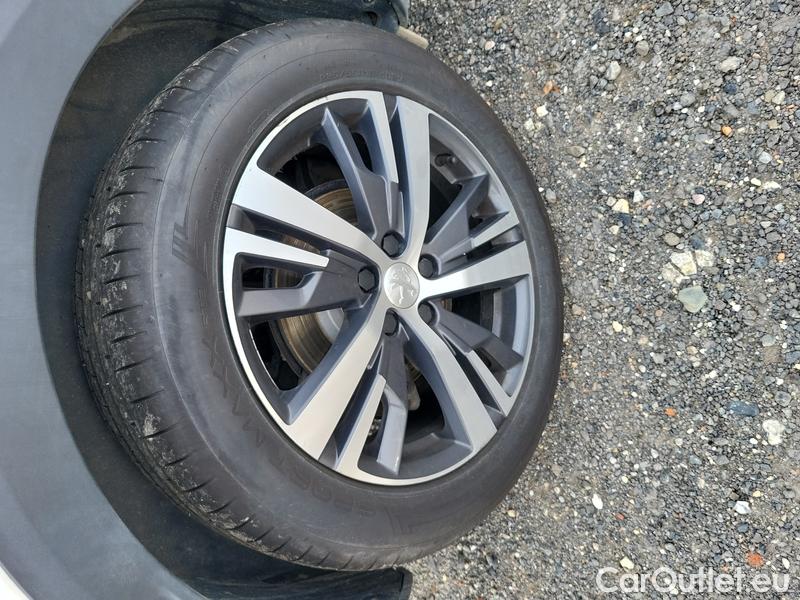Peugeot  3008  (2016)  1.5BHDi 130 ALLUR PACK AT #11