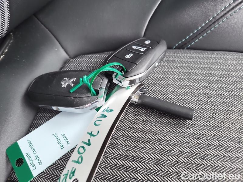 Peugeot  3008  (2016)  1.5BHDi 130 ALLUR PACK AT #14