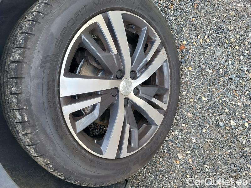 Peugeot  3008  (2016)  1.5BHDi 130 ALLUR PACK AT #13