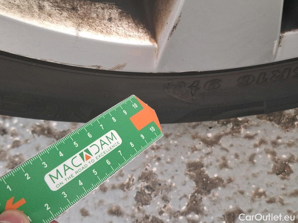 Volkswagen  Golf  VOLKSWAGEN / 2020 / 5P / Berline 2.0 TDI SCR 150 DSG7 Life #24