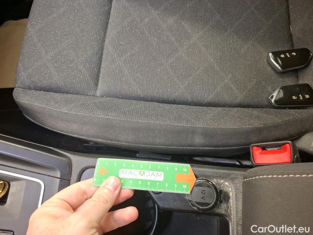 Volkswagen  Golf  VOLKSWAGEN / 2020 / 5P / Berline 2.0 TDI SCR 150 DSG7 Life #32