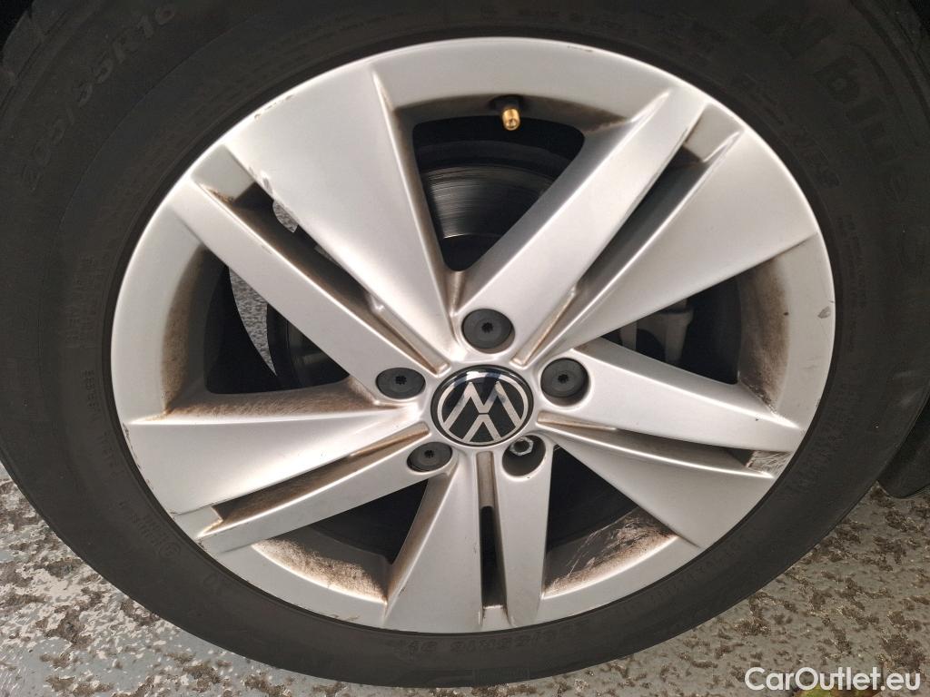 Volkswagen  Golf  VOLKSWAGEN / 2020 / 5P / Berline 2.0 TDI SCR 150 DSG7 Life #26