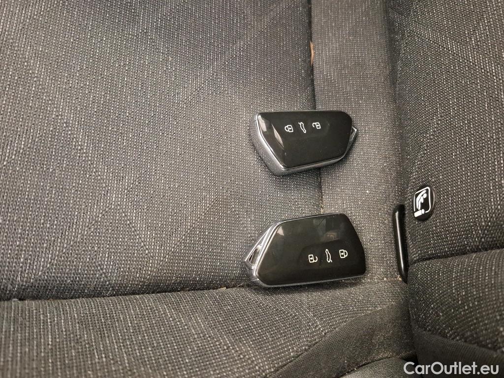 Volkswagen  Golf  VOLKSWAGEN / 2020 / 5P / Berline 2.0 TDI SCR 150 DSG7 Life #12